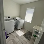 Rent 3 bedroom apartment in Richmond Hill