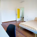 Rent 4 bedroom apartment in Milan