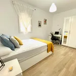 Rent 4 bedroom apartment in Madrid