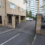 Flat to rent in Harvest Court, York Way, Watford WD25