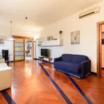 Rent 1 bedroom apartment of 120 m² in florence