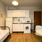 Rent 1 bedroom apartment of 25 m² in Barcelona