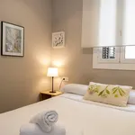 Rent 3 bedroom apartment of 35 m² in Barcelona