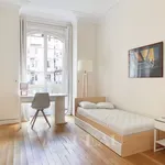 Rent 6 bedroom apartment of 210 m² in Paris