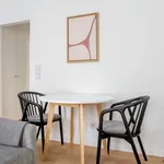 Rent 1 bedroom apartment of 450 m² in Lisbon