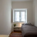 Rent a room of 150 m² in lisbon