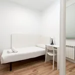 Rent 4 bedroom apartment of 133 m² in Barcelona