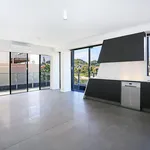 Rent 2 bedroom apartment in Surfers Paradise