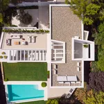 Rent 4 bedroom house of 350 m² in Marbella