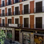 Rent a room of 120 m² in madrid