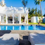 Rent 5 bedroom house of 800 m² in Marbella