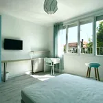 Rent a room of 300 m² in paris