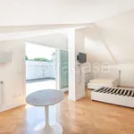 Rent 7 bedroom house of 320 m² in Roma