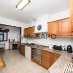 Rent 2 bedroom house of 176 m² in Almeirim