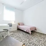 Rent a room of 87 m² in valencia