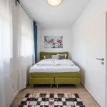 Miete 3 Schlafzimmer wohnung von 818 m² in Berlin