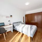 Rent a room of 200 m² in madrid