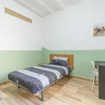 Rent 4 bedroom apartment in Barcelona