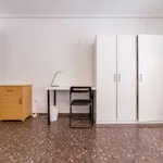 Rent a room of 120 m² in valencia