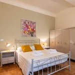 Rent 2 bedroom apartment of 100 m² in Florence