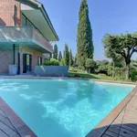 Rent 5 bedroom house of 300 m² in Rome