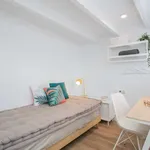 Rent 2 bedroom apartment of 65 m² in barcelona