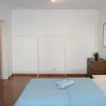 Rent a room of 90 m² in Lisbon