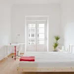 Rent a room of 200 m² in lisbon