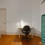 Rent a room of 110 m² in lisbon