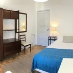 Rent a room of 80 m² in lisbon