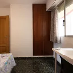 Rent a room of 95 m² in valencia