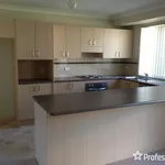 Rent 3 bedroom house of 2780 m² in South Nowra