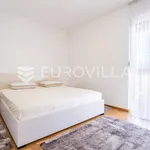 Rent 3 bedroom apartment of 91 m² in Split