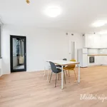 Pronajměte si 3 ložnic/e byt o rozloze 83 m² v Prague