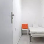 Rent 5 bedroom apartment in Madrid