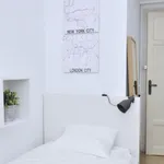 Rent 8 bedroom apartment in Barcelona