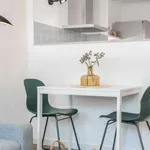 Rent 2 bedroom apartment of 65 m² in barcelona