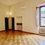 Rent 6 bedroom apartment of 180 m² in Firenze