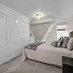 Rent 3 bedroom flat in Elmbridge