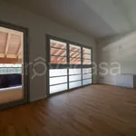 Affitto 3 camera casa di 174 m² in Novara