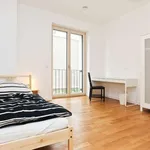 Rent a room of 100 m² in frankfurt