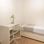 Rent a room of 234 m² in Madrid