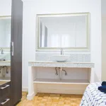 Rent a room of 98 m² in madrid