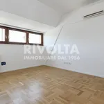 Rent 5 bedroom apartment of 240 m² in Roma