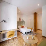 Rent a room of 202 m² in Madrid