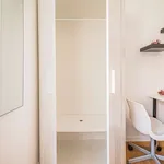 Rent a room of 90 m² in lisbon