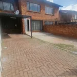 Rent 3 bedroom house in Roodepoort