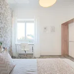 Rent a room of 108 m² in Amadora