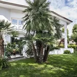 Rent 5 bedroom house of 300 m² in Caranna