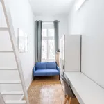 Rent 6 bedroom apartment of 90 m² in Berlin